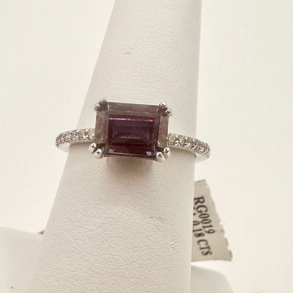 NWT Lab‎ created 2ct Alexandrite with diamond accents in 14k white gold ring!